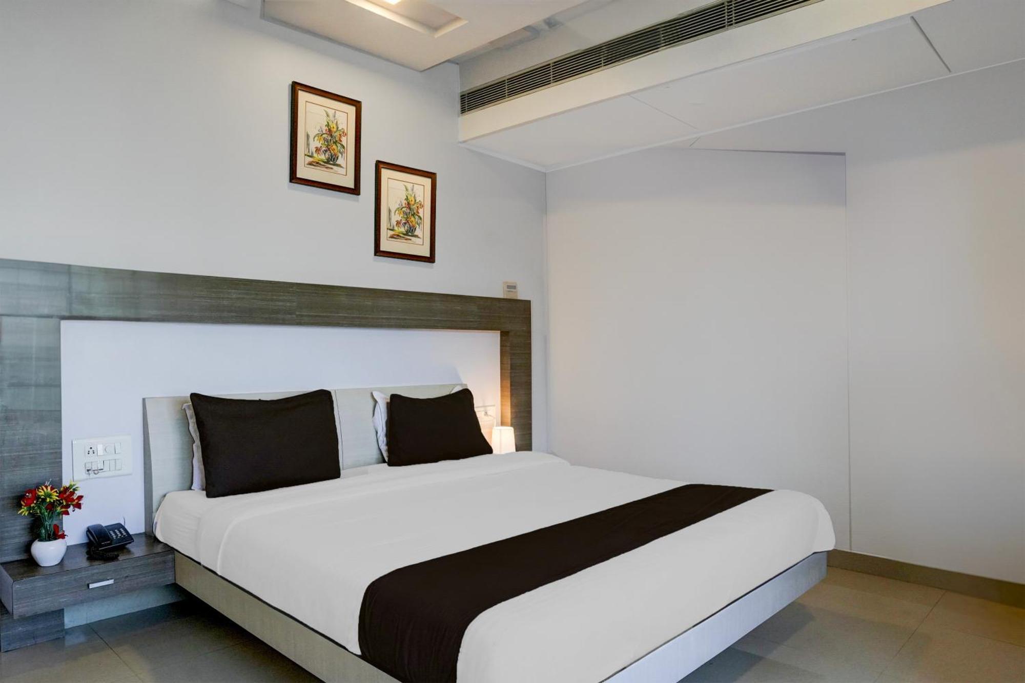 Super Collection O Limda Chowk Formerly Hotel Harmony Rajkot Exterior photo